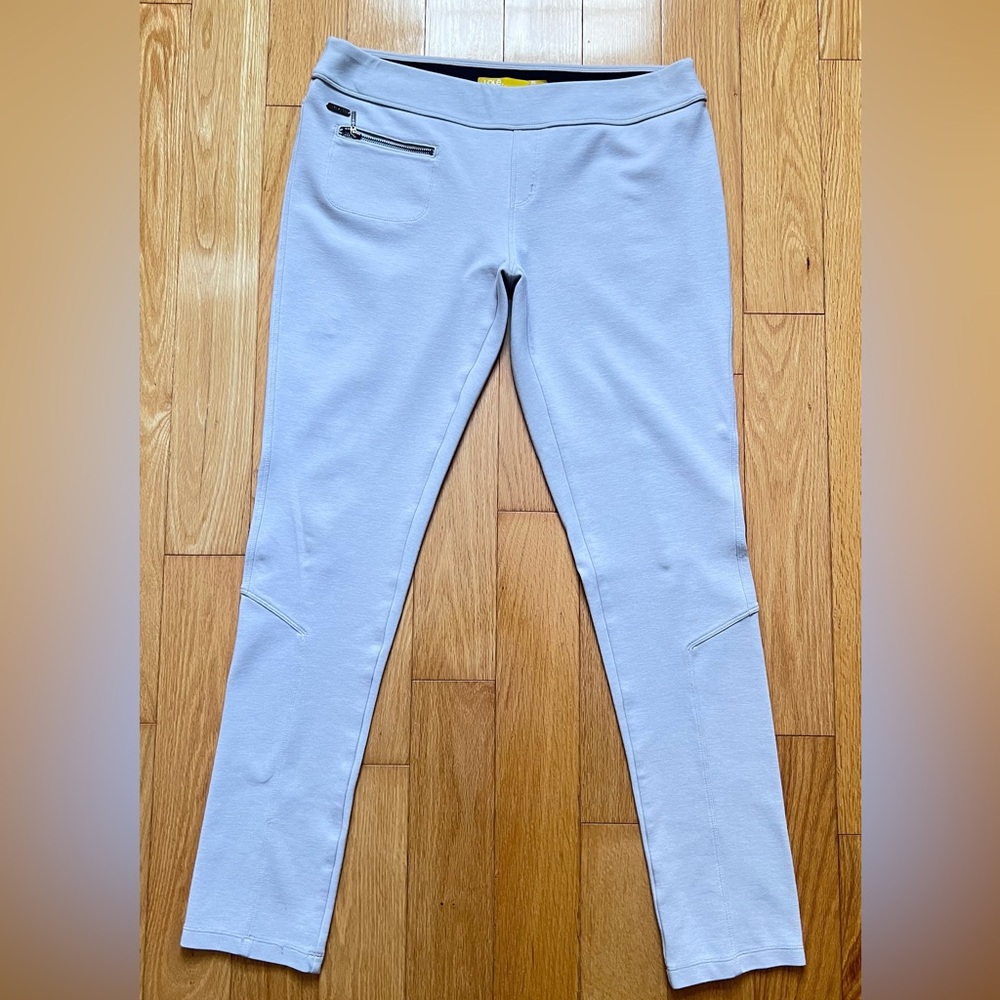 Lolë Light Grey Slim Fit Pants w/ Zip Pocket | Medium
